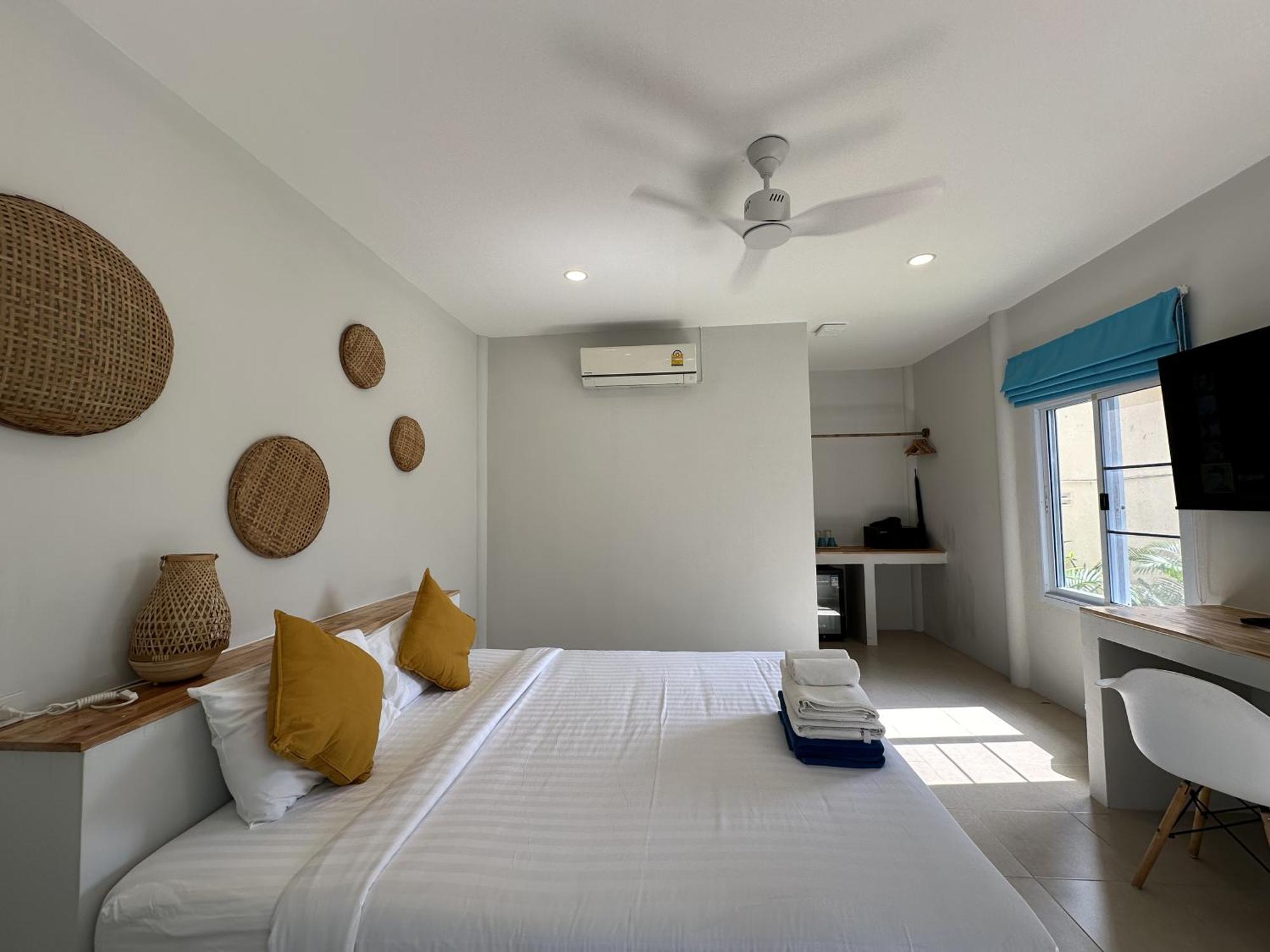 Sand Terrace Beach Bungalows Ban Tai Room photo