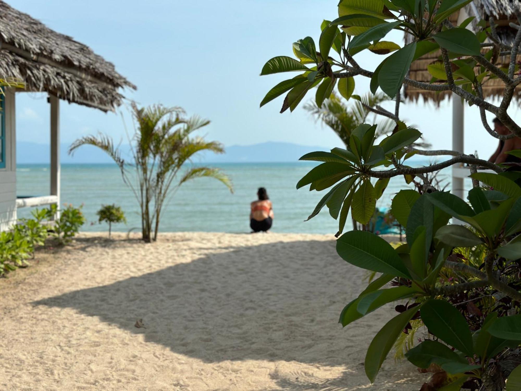 Sand Terrace Beach Bungalows Ban Tai Exterior photo